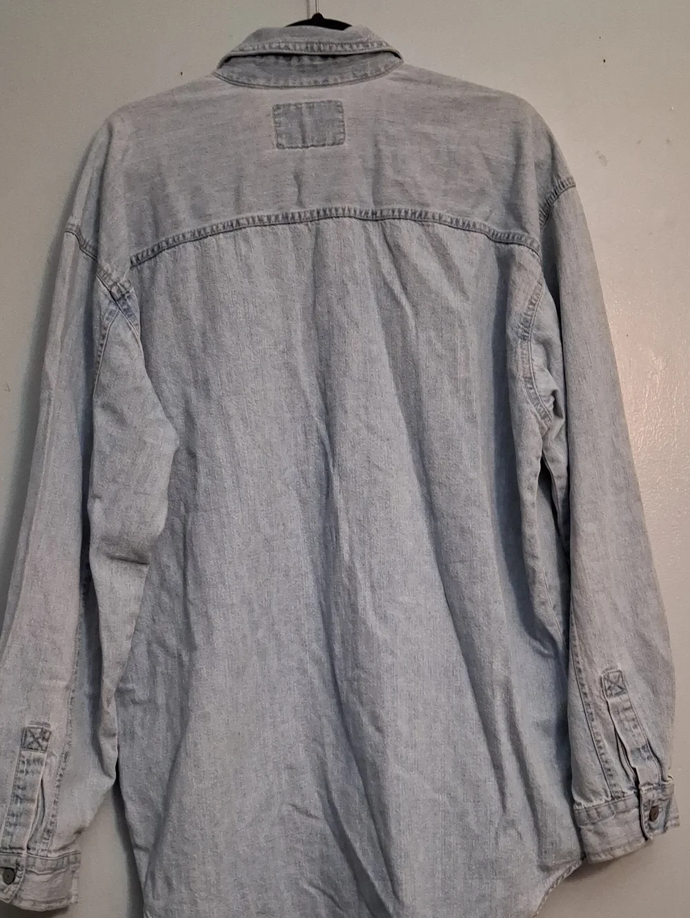 Levi's Size Large Men's Light Blue Wash Denim Button-Up Shirt (Red Tab).